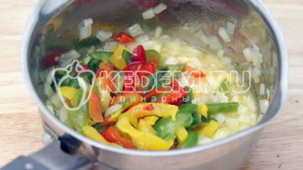 макароны перья с овощной подливой