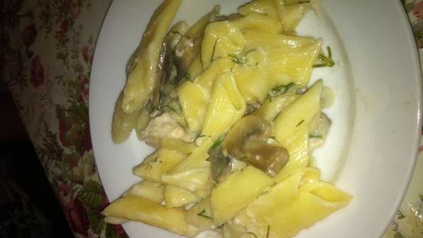 макароны с грибами и курицей в сливочном соусе