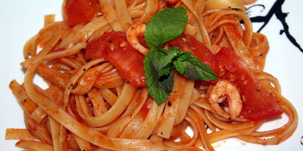 Рецепт пасты с креветками под томатно-чесноным соусом