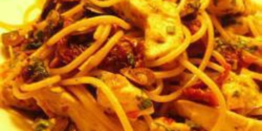 Рецепт пасты с курицей, маслинами и вялеными помидорами