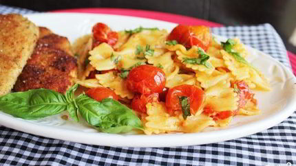 Паста с помидорами и сыром