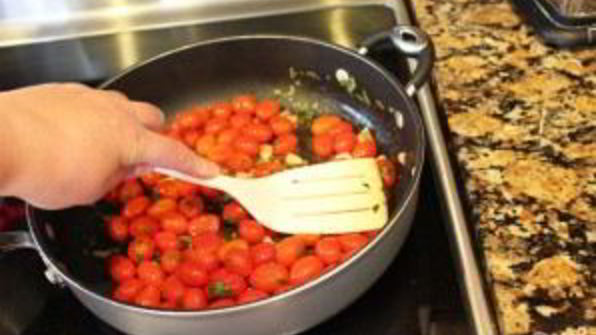 паста с помидорами и сыром