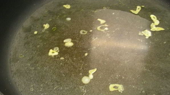 паста с сардинами, помидорами черри и кедровыми орешками