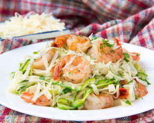 Паста с цукини, креветками и сыром