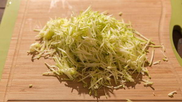 спагетти из кабачка под ореховым соусом