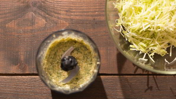 спагетти из кабачка под ореховым соусом