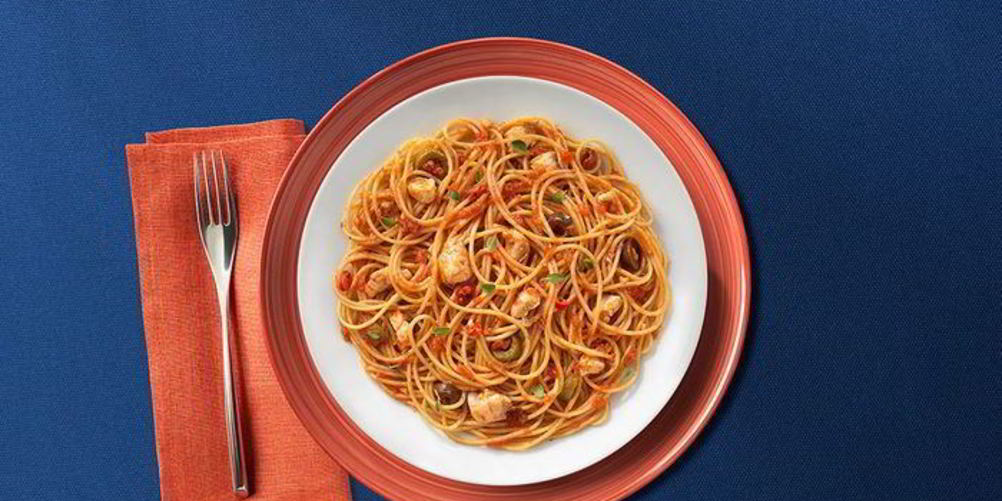 Рецепт спагетти с оливковым соусом и куриным филе