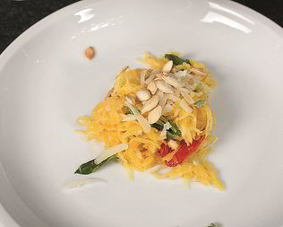 Спагетти-сквош с вялеными помидорами