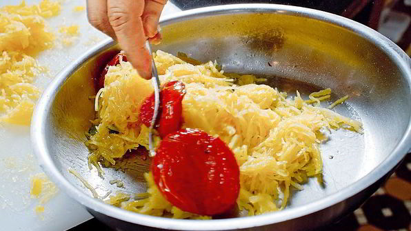 спагетти-сквош с вялеными помидорами