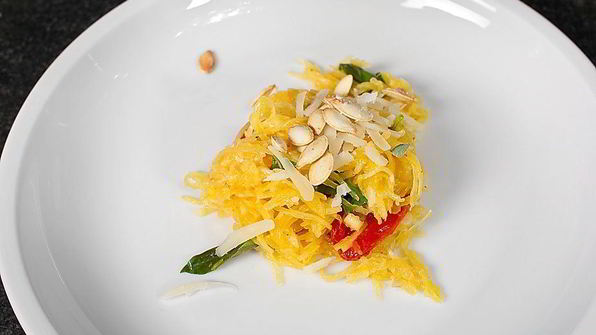 спагетти-сквош с вялеными помидорами