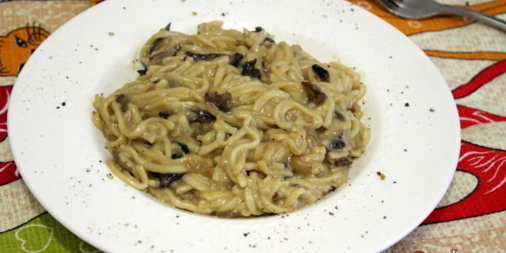 Рецепт спагетти в соусе из сушеных грибов