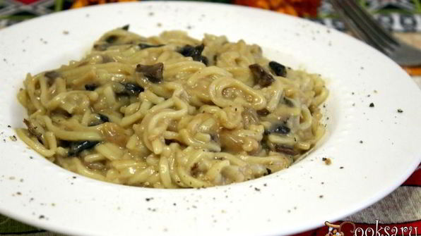 спагетти в соусе из сушеных грибов