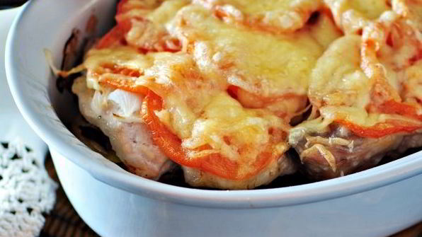 мясо по-французски с грибами и помидорами