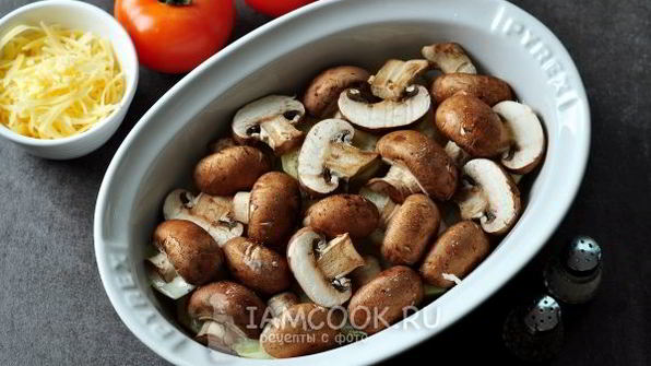 мясо по-французски с грибами и помидорами