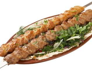 Бараний люля кебаб на мангале с луком