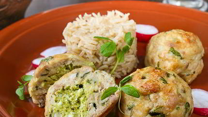 Куриные фрикадельки с фетой и песто