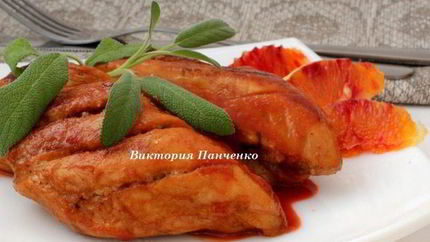 Куриные грудки с шалфеем и апельсинами в мультиварке