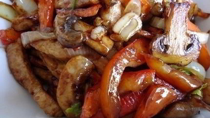 Курица с грибами и овощами