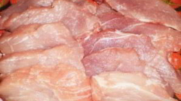 отбивная свинина, жаренная на сковороде в кляре