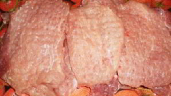 отбивная свинина, жаренная на сковороде в кляре