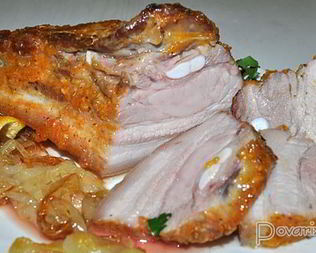 Свиная грудинка, запеченная под апельсиновым соусом