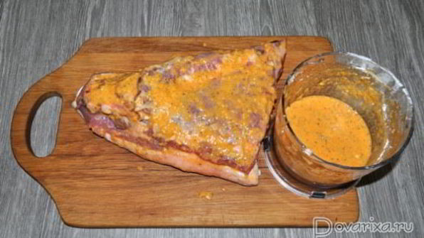 свиная грудинка, запеченная под апельсиновым соусом