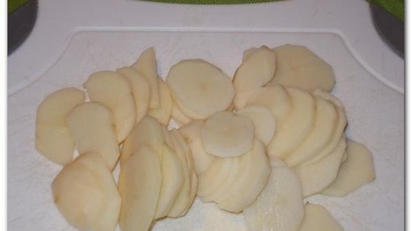 свинина с картофелем, яблоком и сельдереем