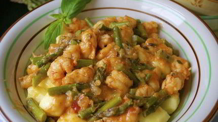 Ньокки с креветками и спаржей