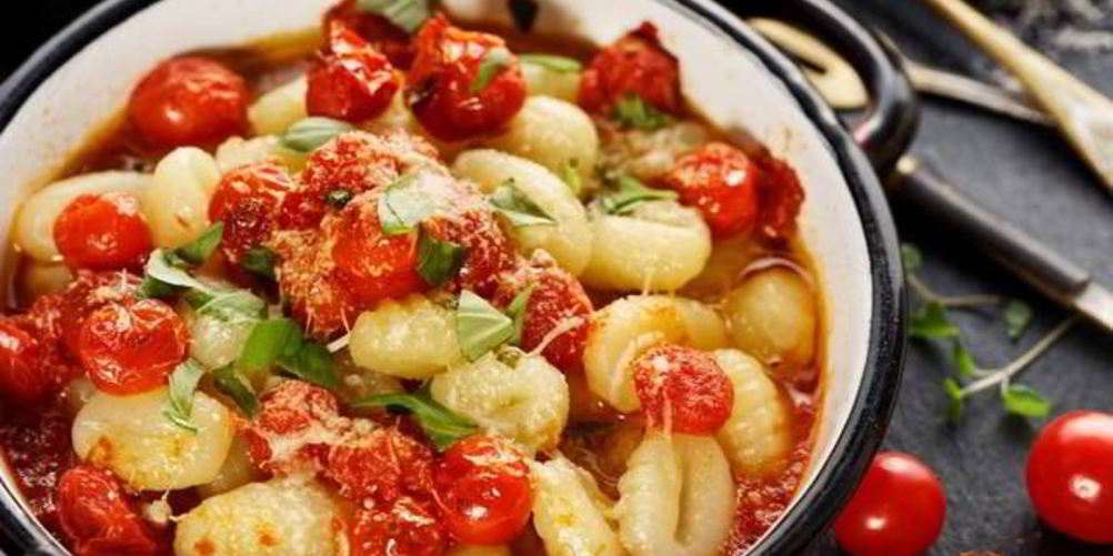Рецепт ньокков с помидорами, баклажанами конфи и козьим сыром