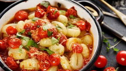 Ньокки с помидорами, баклажанами конфи и козьим сыром