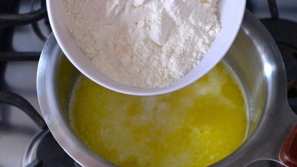 ньокки-суфле под грибным соусом бешамель