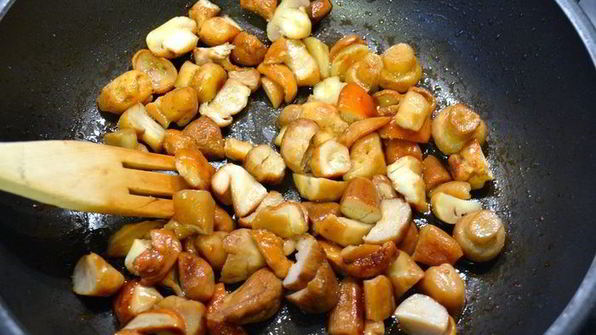 ньокки-суфле под грибным соусом бешамель