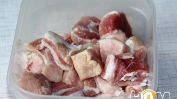 капуста тушеная со свининой в сметане