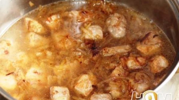 капуста тушеная со свининой в сметане