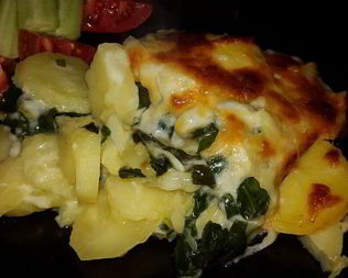 Картофель, запеченный с моцареллой и шпинатом