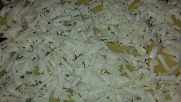 картофель, запеченный с моцареллой и шпинатом