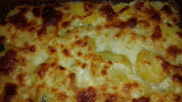 картофель, запеченный с моцареллой и шпинатом