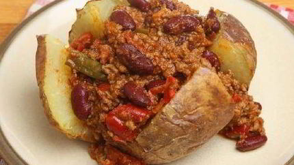 Картофель запеченный в фольге с начинкой из фарша