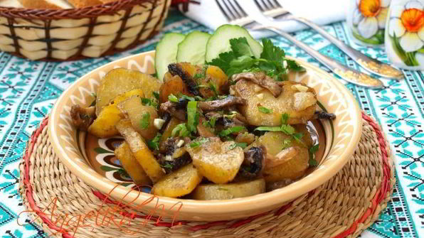 картошка и шампиньоны тушеные в сметане
