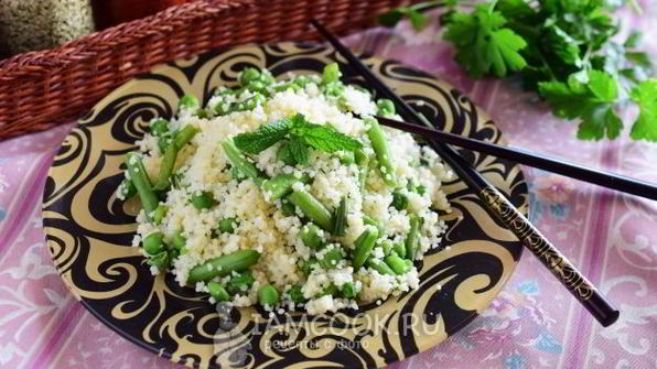 кус-кус с зеленым горошком и стручковой фасолью