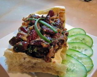 Лобио и плавленный сыр с лавашом