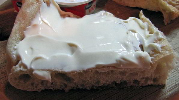 лобио и плавленный сыр с лавашом