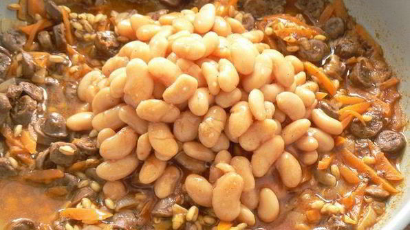 перловая крупа с куриными сердцами и фасолью