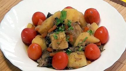 Тушеная картошка с тушенкой в мультиварке