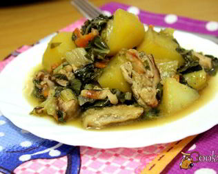 Тушеный картофель с курицей и мангольдом