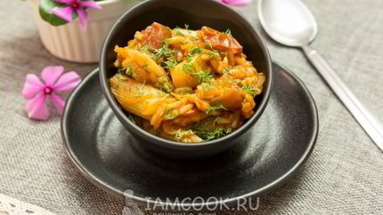 Тушеный лук-порей с рисом и овощами