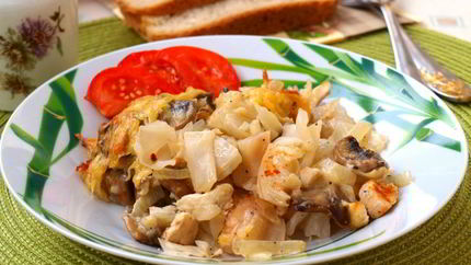 Запеченная капуста с курицей и шампиньонами