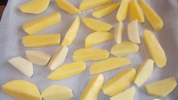 запеченные дольки картофеля