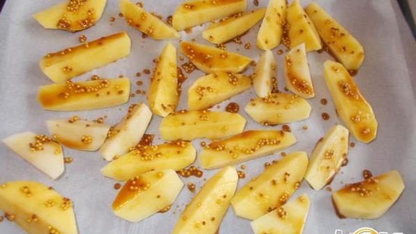 запеченные дольки картофеля