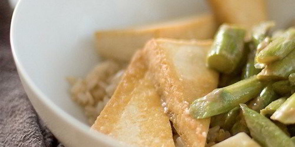 Рецепт жареного тофу со спаржей в апельсиновом соусе